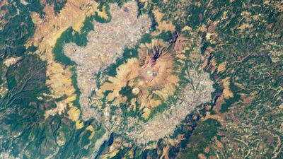 Supervolcanic 'hell' caldera in Japan is home to 17 different volcanoes — Earth from space