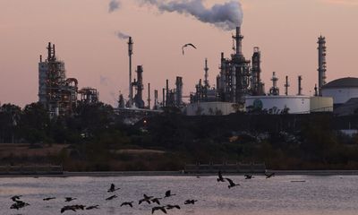 There’s a ‘Lake’ of Oil Under L.A.’s Soon-to-Close Refinery. Who’s Going to Clean It Up?