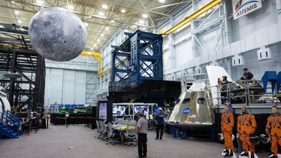 Artemis 2 astronauts practice photographing the moon | Space photo of the day for Aug. 19, 2025