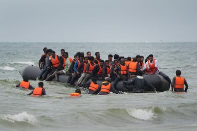 Government signs deal with Iraq to return illegal migrants in latest bid to deter small boats