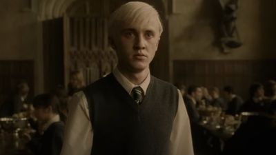 Surprise! Tom Felton Dropped In On Some Harry Potter Fans For A Cute Chocolate Frog Card Photoshoot