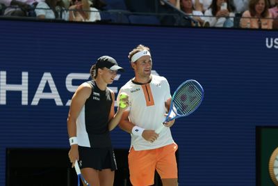Swiatek, Ruud Romp Into US Open Mixed Doubles Semis, Alcaraz, Djokovic Out