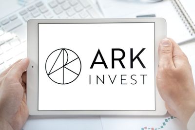 Cathie Wood's $21 Million Tuesday Move: Peter Thiel's Crypto Play Gets Boost In Ark Portfolio