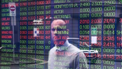 Banks, property push Aussie shares to positive finish