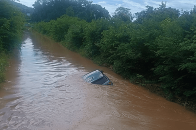Driver using GPS plunges into canal