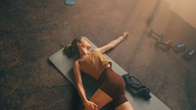 As a personal trainer, these 3 stretches are essential for healthy hips after 40