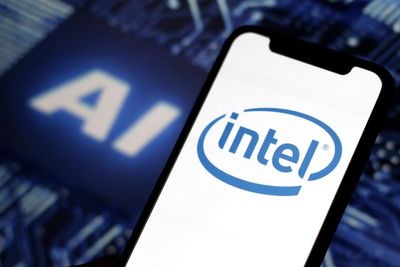 2 Powerful Forces Now Back Intel's Turnaround