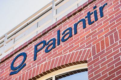 Palantir Stock Is Facing Selling Pressure: What's Going On?