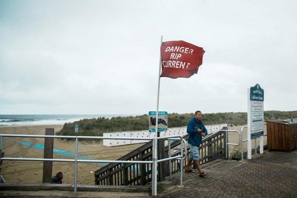 Hurricane Erin pounds US east coast as residents brace for ‘life-threatening’ waves
