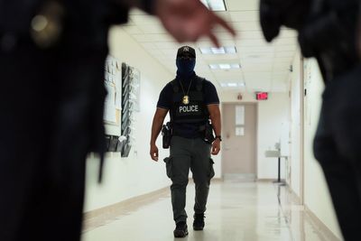 ICE ‘used popular chain hotel’ to detain migrants despite company pledging not to participate