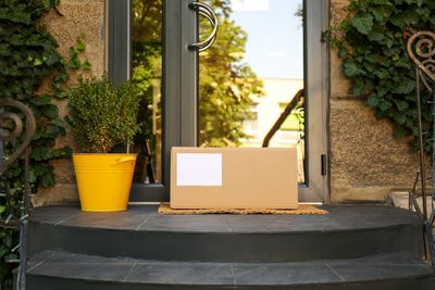 8 Things Attract Thieves to Your Porch and Garage