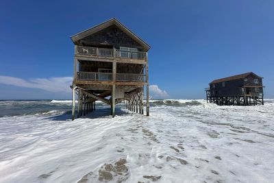 Two more homes near collapse as Hurricane Erin waves pound North Carolina