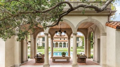 What is a Tuscan-style house? Everything you need to know about this Mediterranean-inspired architectural design