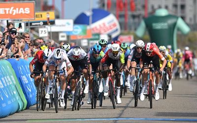 Renewi Tour stage 1: Tim Merlier fastest in bunch kick to win opening sprint and take leader's jersey