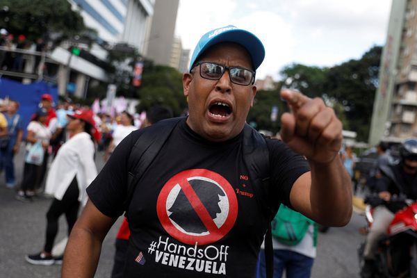 US warships may reach Venezuela coast by weekend in drug cartel operation