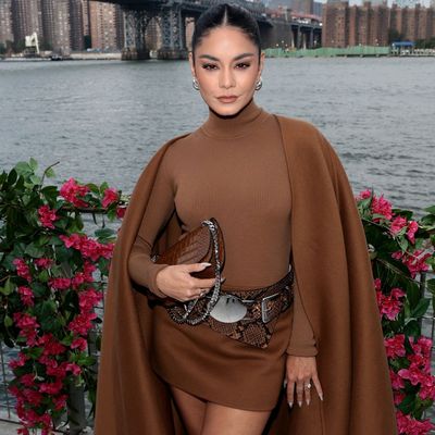 Vanessa Hudgens’s Cat Eye Manicure Is a Prequel to Spooky Season