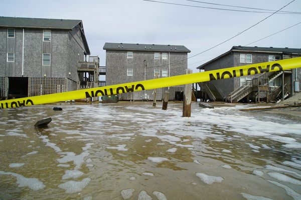 Hurricane Erin stirs up strong winds, floods part of main highway as it creeps along the East Coast