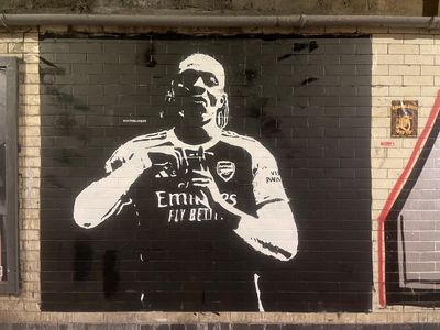 Eberechi Eze: Arsenal street artist acts fast to unveil stunning mural
