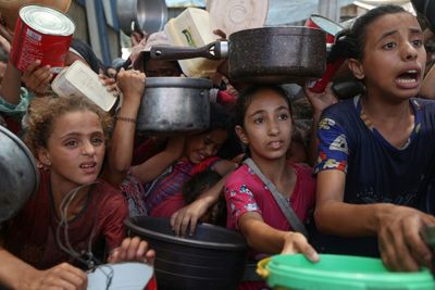 Israel Pounds Gaza City After Offensive Gets Green Light