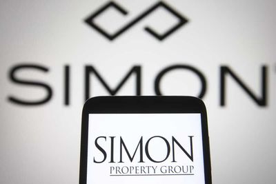 Do Wall Street Analysts Like Simon Property Group Stock?