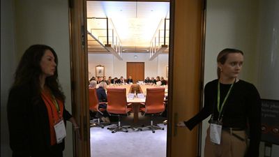 What happened at the government's economic roundtable?