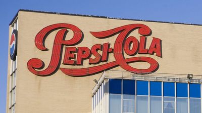 5 Stocks To Provide Stable Income Amid Trump’s Trade Policies, According to Experts