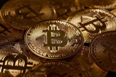 Bitcoin, Ethereum, XRP, Dogecoin Consolidate Ahead Of Powell's Friday Speech
