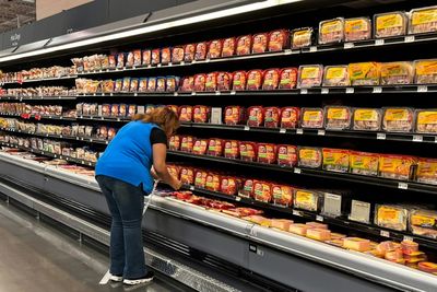 Walmart Lifts Outlook For Sales, Earnings Despite Tariffs
