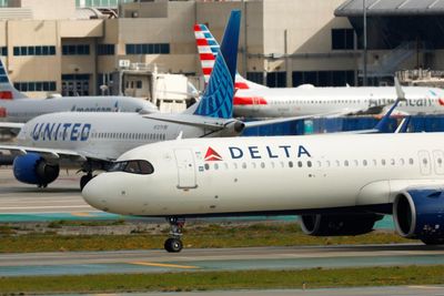Passengers sue Delta and United over window seats that have no windows
