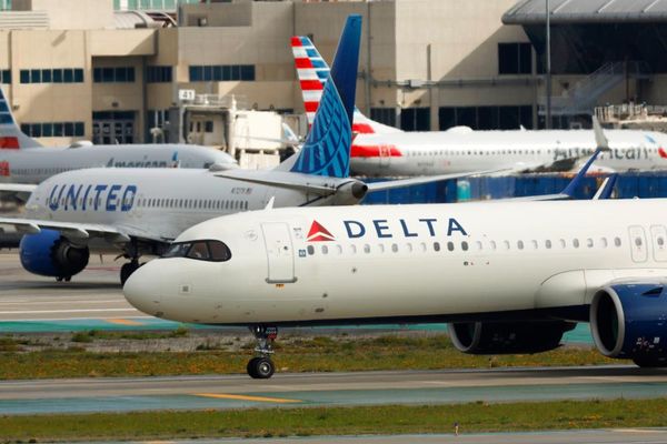 Delta and United sued by passengers over window seats that have no windows