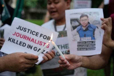 UK joins calls for Israel to allow foreign journalists into Gaza