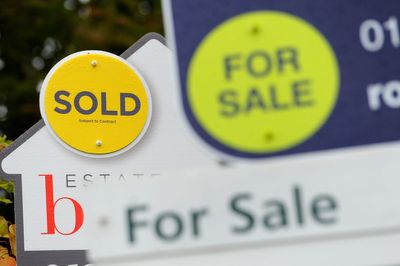 Average five-year mortgage falls below 5% for first time since May 2023