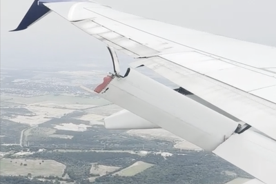 Passenger films wing flap dangling mid‑flight on Delta plane