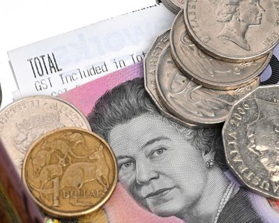 Giving Australians $2,700 tax back while widening GST could help generate $152bn windfall, economist says