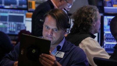 Wall Street ticks lower as investors await Powell's speech