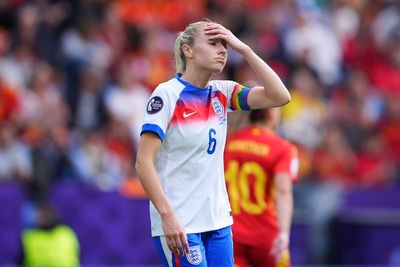 Leah Williamson: Arsenal star to miss start of WSL season after undergoing knee surgery