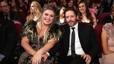 An Insider Speaks Out About Kelly Clarkson’s Reaction After Her Ex’s Death: ‘Stress Can Impact The Body’