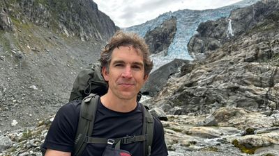 US journalist reveals harrowing details of surviving 6 days stranded on remote Norwegian mountain with broken femur and no water: "I knew I wasn't going to be able to move"