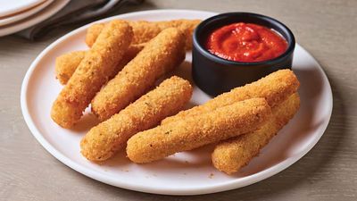 Cubs Announcers Come Up With Awesome Way to Spice Up Broadcast: Promise Mozzarella Sticks