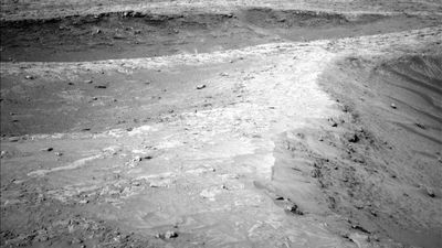 Curiosity rover images 3 intersecting Mars ridges | Space photo of the day for Aug. 21, 2025