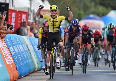 Renewi Tour: Olav Kooij fastest in messy bunch sprint to win stage 2