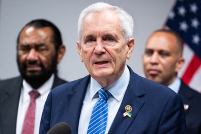 Democrat Lloyd Doggett won't seek reelection if courts don't overturn Texas redistricting - Roll Call