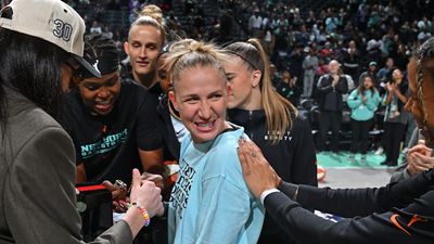 Courtney Vandersloot Reunited With Liberty Teammates to Receive Championship Ring