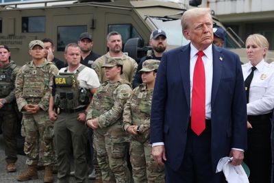 Trump bizarrely boasts he knows ‘more about grass than any human being’ during DC photo op with troops