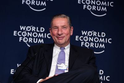 Former Siemens and Alcoa CEO Klaus Kleinfeld dismisses the idea of work-life separation: 'You are one person'