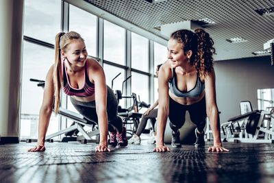 9 Fitness Habits Women Swear Work But Men Roll Their Eyes