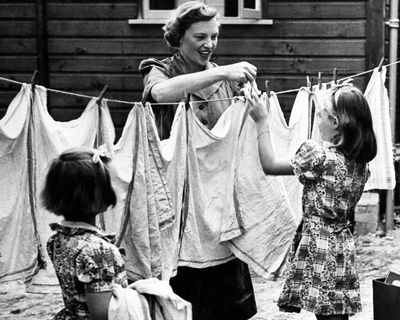 Digested week: new words, extrovert propaganda and a perfect train journey