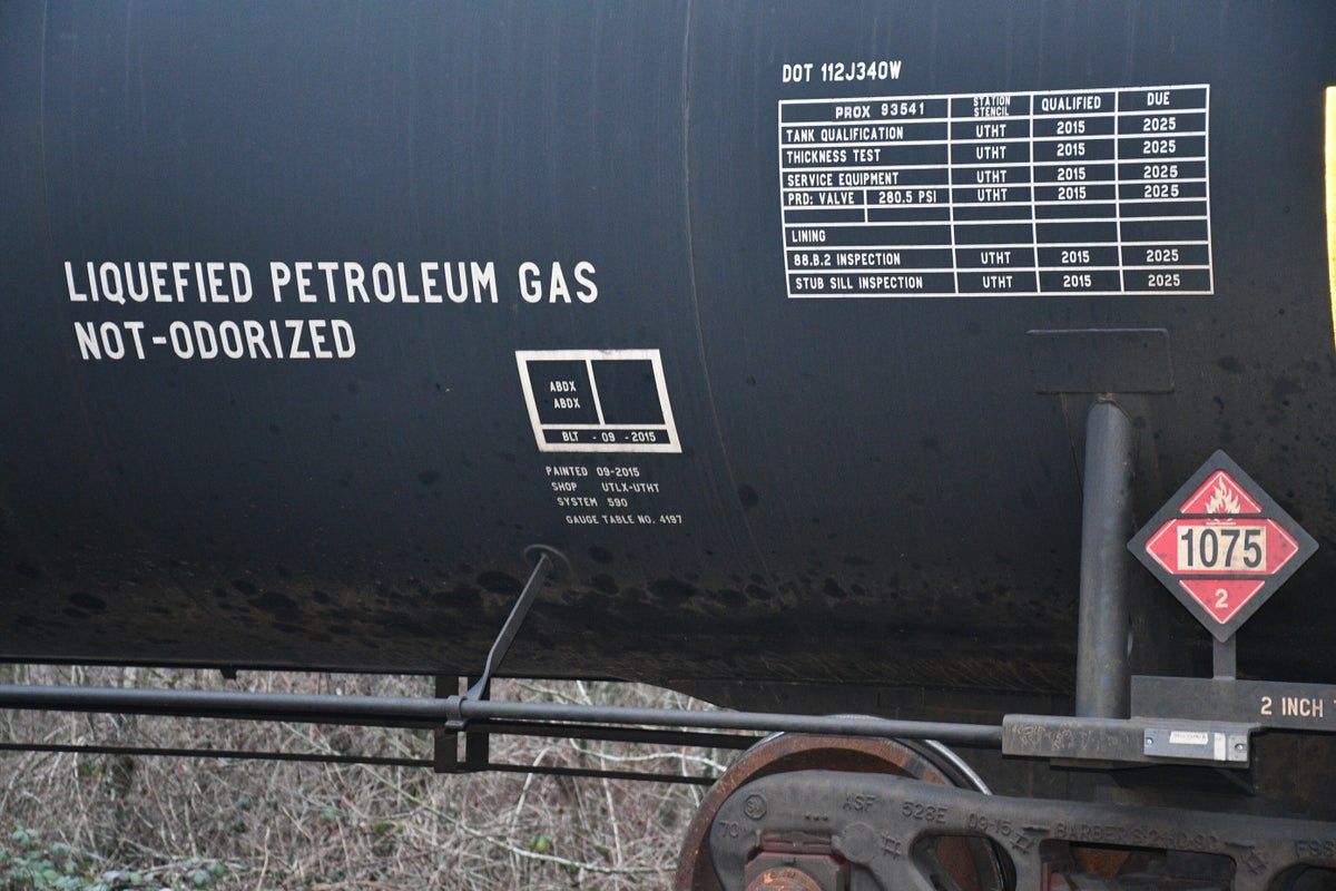 Apply safety rules to more trains carrying flammable…