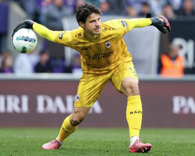 Manchester United close on signing Antwerp goalkeeper Senne Lammens in €20m deal