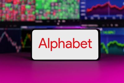 Alphabet’s Breakout Potential: From Laggard to AI Leader